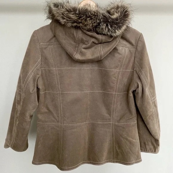 Danier 100% suede fur-trimmed parka coat. 🤎 - Picture 4 of 9